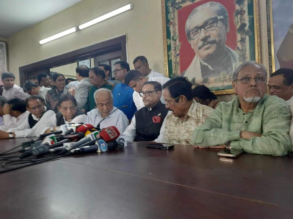 দ্বাদশ জাতীয় সংসদ নির্বাচনের তফসিল ঘোষণার পর ধানমন্ডিতে আওয়ামী লীগ সভাপতির কার্যালয়ে সাংবাদিকদের সঙ্গে কথা বলেন আওয়ামী লীগের সাধারণ সম্পাদক ওবায়দুল কাদের